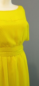 Желтое платье в горошек