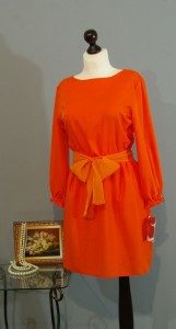 платье оранжевого цвета