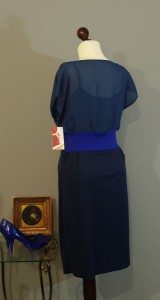 темно-синее платье