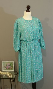 бирюзовое платье с цветочками