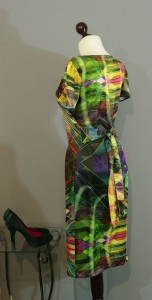 разноцветное шелковое платье
