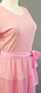нежное розовое платье