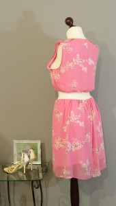 летнее розовое платье