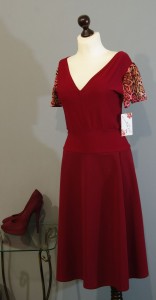 бордовое платье