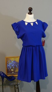 ярко-синее платье