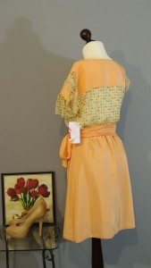 абрикосовое платье
