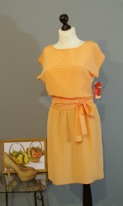 платье абрикосового цвета