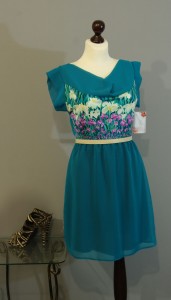 бирюзовое платье с цветами