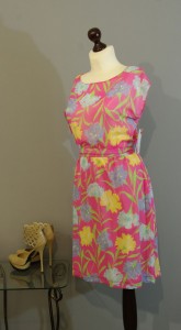 розовое цветочное платье
