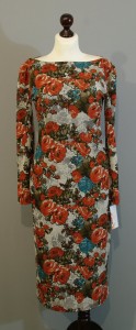 Цветочное платье с вырезом лодочка купить на сайте Платье-терапия (128)