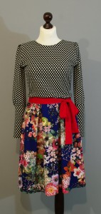 Контрастное платье с цветами и в горошек купить на сайте Платье-терапия (29)