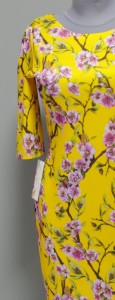 купить желтое платье-карандаш с цветущей веткой (4)