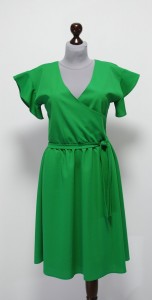 Расклешенное платье зеленого цвета
