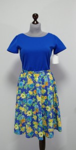 Синее летнее платье с цветочной юбкой-полусолнце