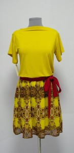 Желтое платье оттенка мимоза