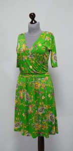 Трикотажное зеленое платье на лето