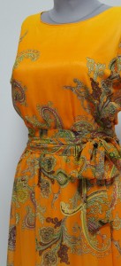 Платье из оранжевой ткан