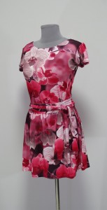 Розовое платье длины мини