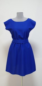 Платье цвета электрик синий