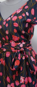Платье из шелка с цветами тюльпанами