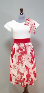 Бело-красное платье на лето