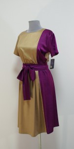 Бежево-фиолетовое платье