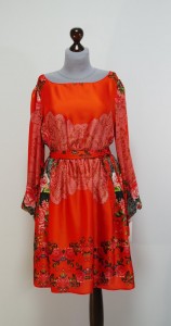 Морковно-красное платье из шелка