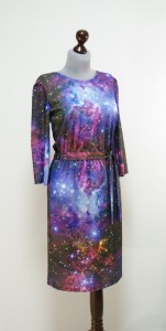 Платье по фигуре из космической ткани