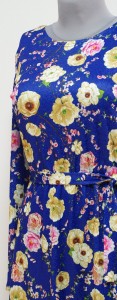 Платье из ткани с выбитыми цветами