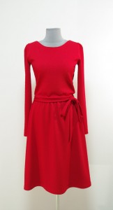 Красное расклешенное нарядное платье