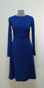 Синее расклешенное платье осень-зима
