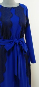 Платье с французскими кружевами синего цвета