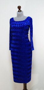 Платье из бархата синего цвета электрик