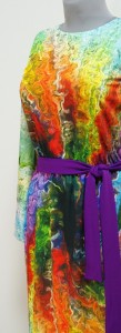Платье из яркой разноцветной структурированной ткани
